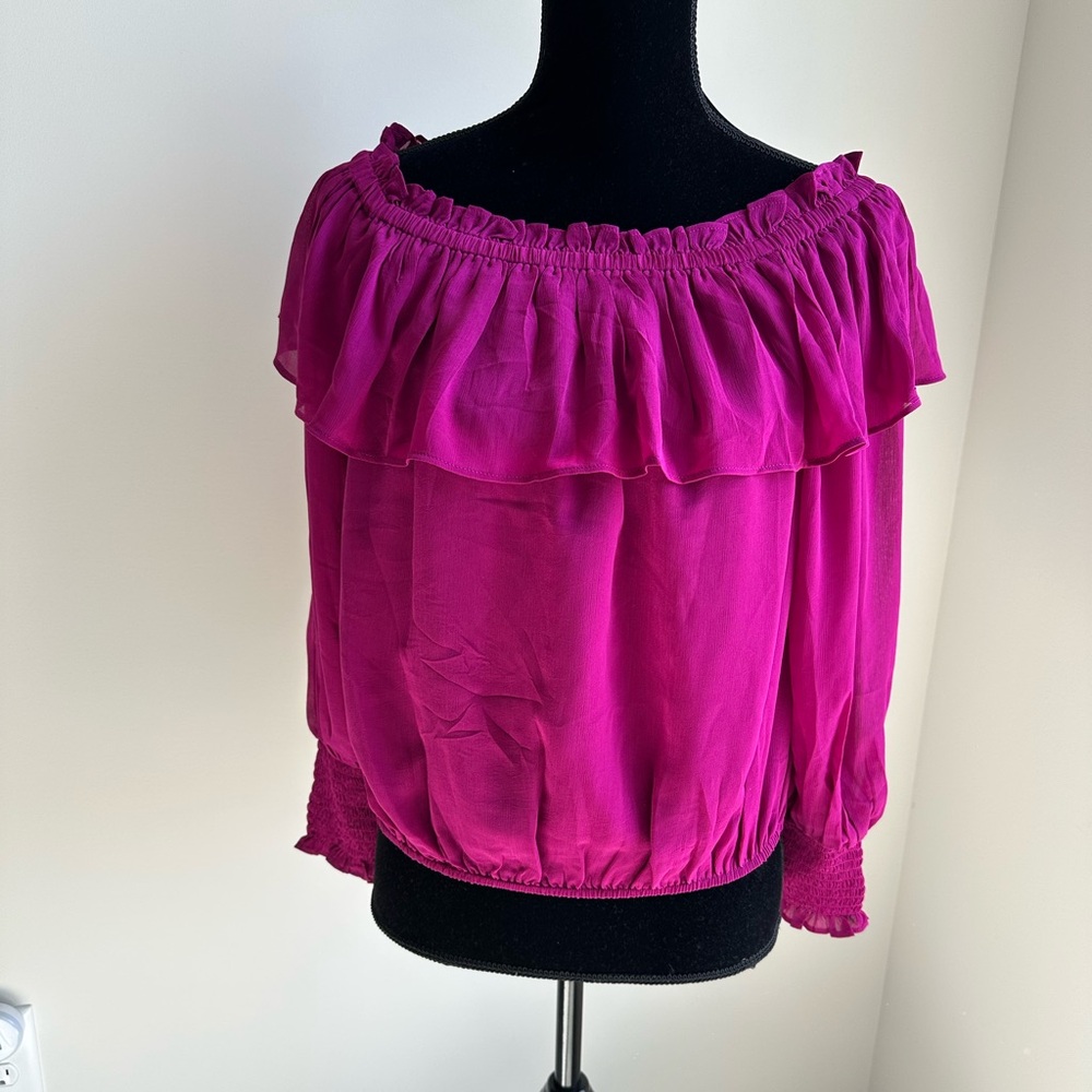 Women’s Express Fuchsia Off-the-Shoulder Long Sleeve Ruffled Top‎